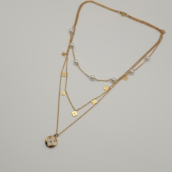 Jewelry - 18K Gold Plated Layered Clover & Faux Pearl Station Necklace